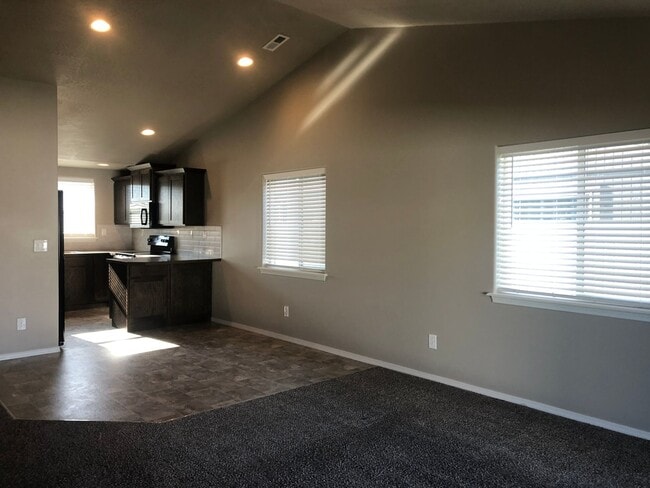 Building Photo - 1358 E Brecken Dr