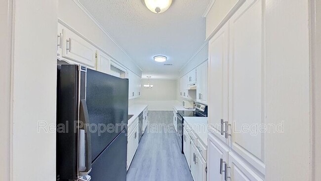 Building Photo - 821 W Woodard St