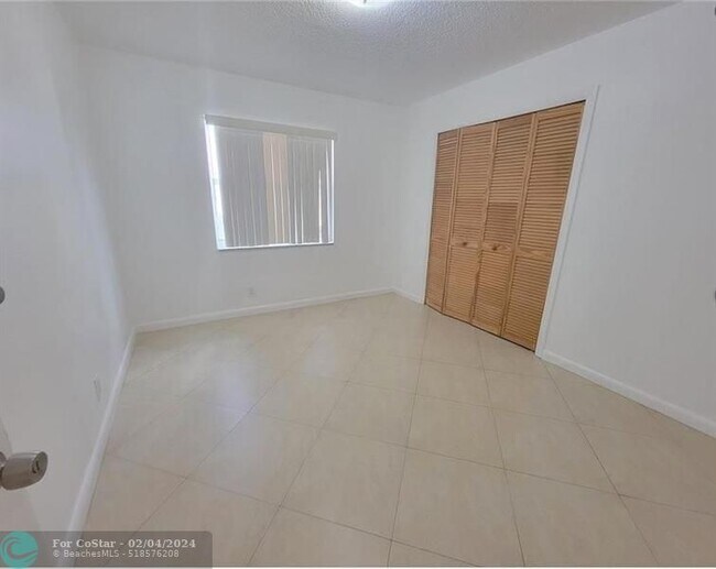 Foto del edificio - 8071 NW 44th Ct
