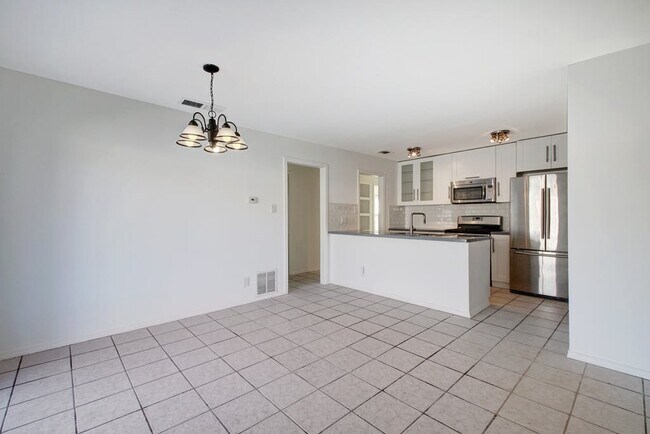 Building Photo - 1006 Glazier Cir