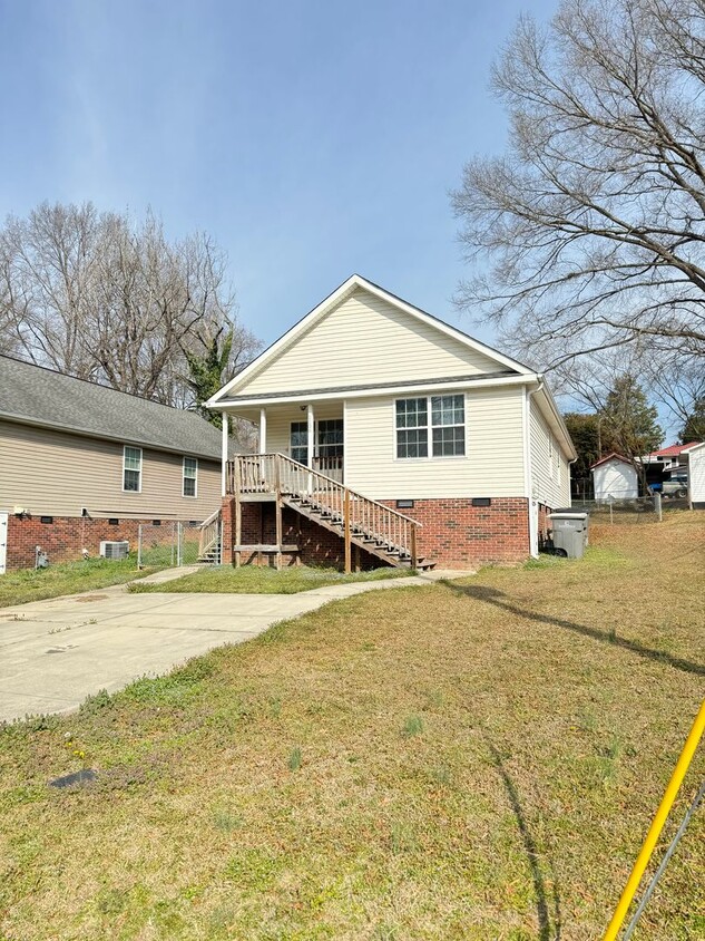 Primary Photo - Spacious 4-Bedroom, 2-Bathroom Home for Re...