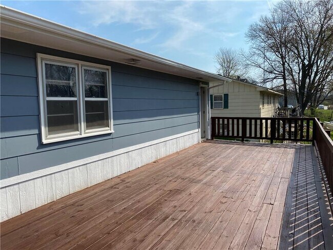 Foto del edificio - 704 E Culton St