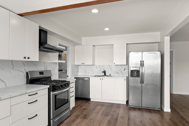 Building Photo - 3440 Hershey St