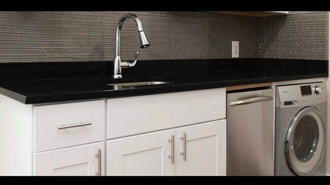 Foto del edificio - 3817 N Greenview Ave