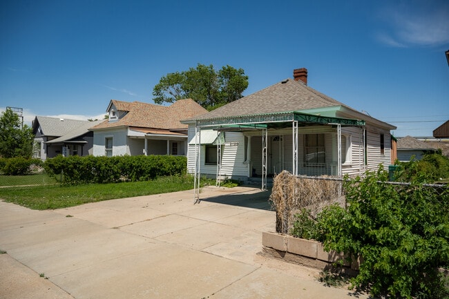 Foto del edificio - 2120 E Evans Ave