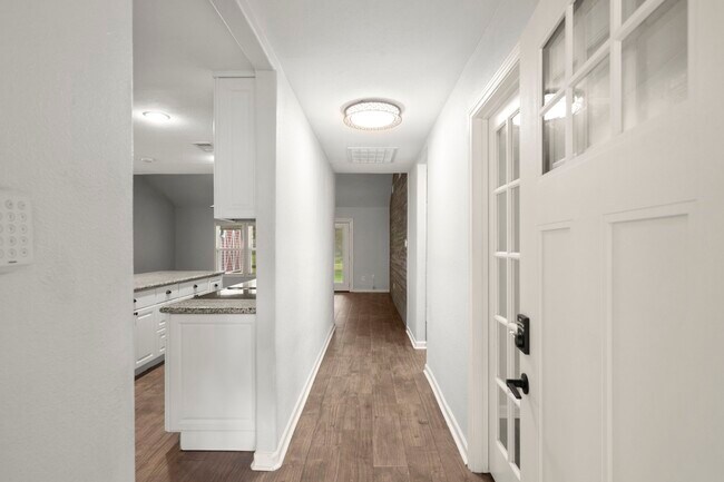 Foto del edificio - 2909 Livingston Dr