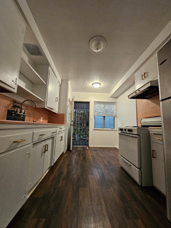 Foto principal - 1850 N La Brea Ave