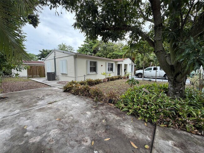 Foto del edificio - 596 NW 109th St