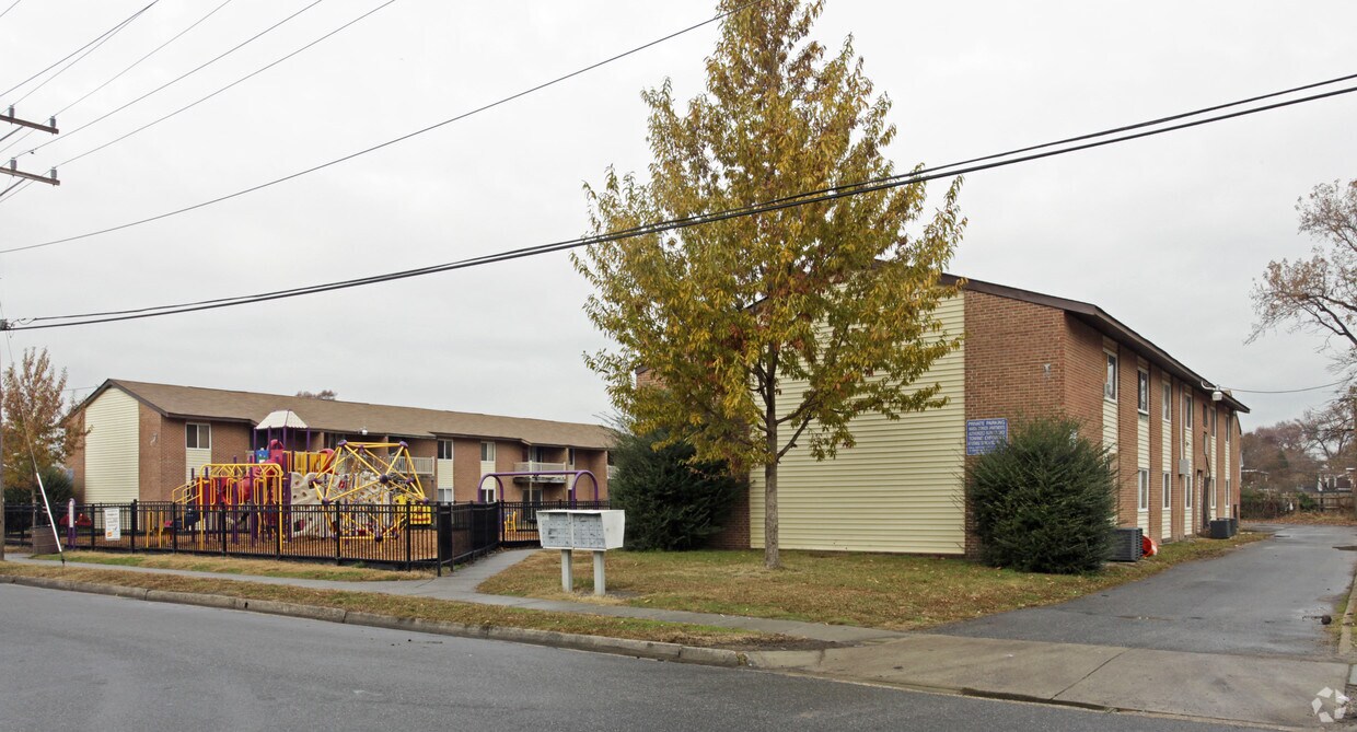 Building Photo - 352 San Antonio Blvd