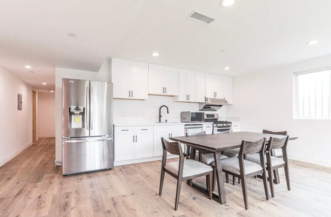 shared kitchen - 1476 W 35th St