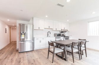 shared kitchen - 1476 W 35th St