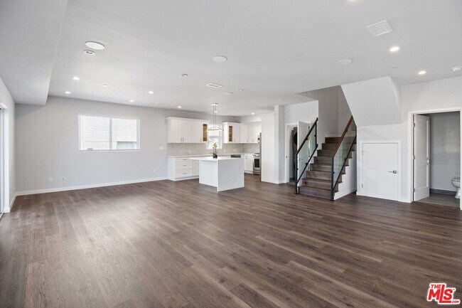 Foto del edificio - 1846 S Barrington Ave