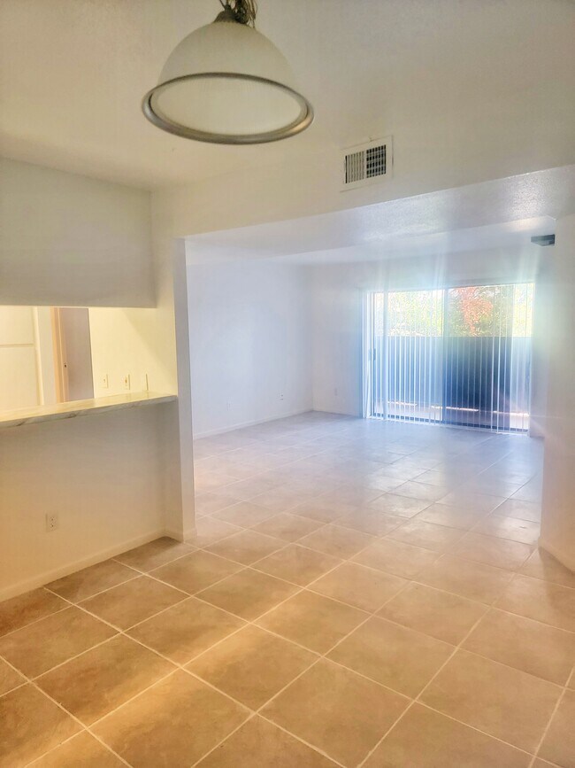 Foto del edificio - 3015 Walnut Bend Ln
