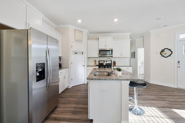 Foto del edificio - 3 bedroom 2.5 Townhouse with Office in Lak...