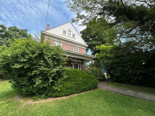 Building Photo - Bevis Home