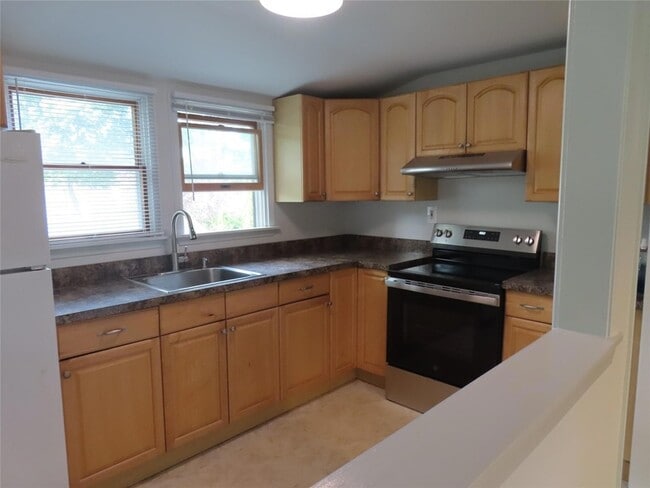 Building Photo - 120 Cerny Pl