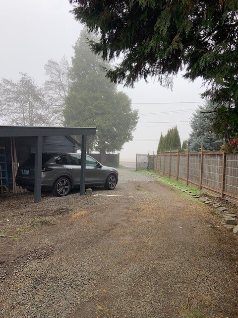 Puerto de coches - 3335 Coburg Rd