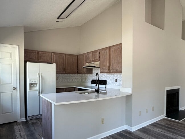 Foto del edificio - 405 Amberly Dr