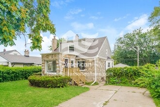 Building Photo - 5920 N 68th St