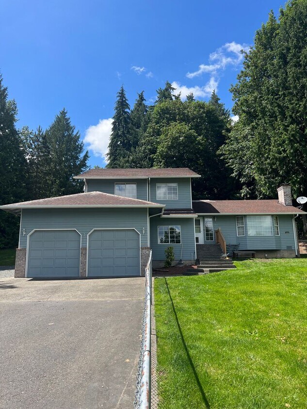 Primary Photo - 3 bedroom 2.5 bathroom Home in Lake Steven...