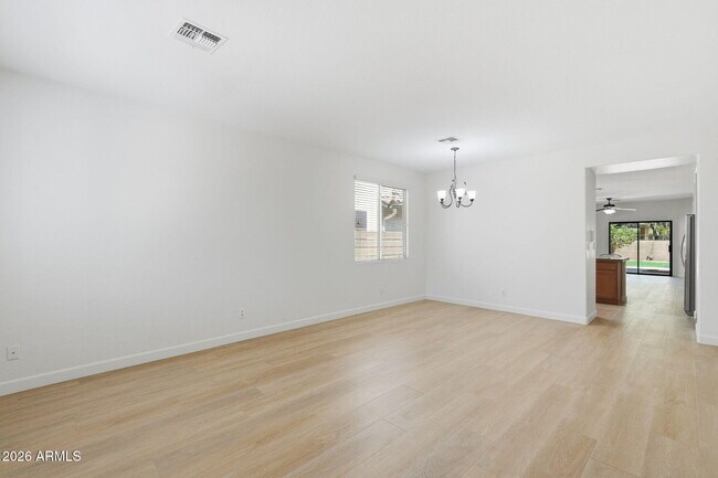 Foto del edificio - 39518 N White Tail Ln