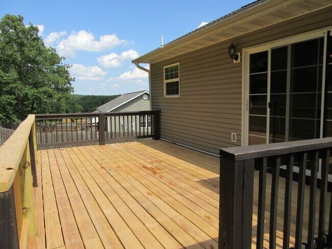 Building Photo - Available July 29! Must see!!!