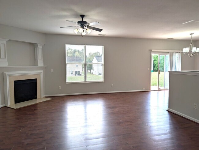 Foto del edificio - Pristine home located in the Pinebrook Com...