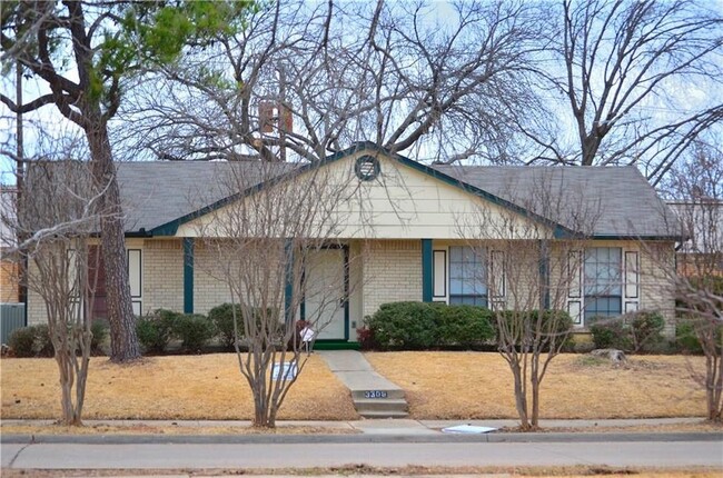 Building Photo - 3309 Willowglen Dr