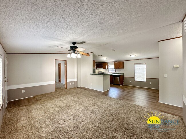 Foto del edificio - 3 Bedroom Home Near Both Bases