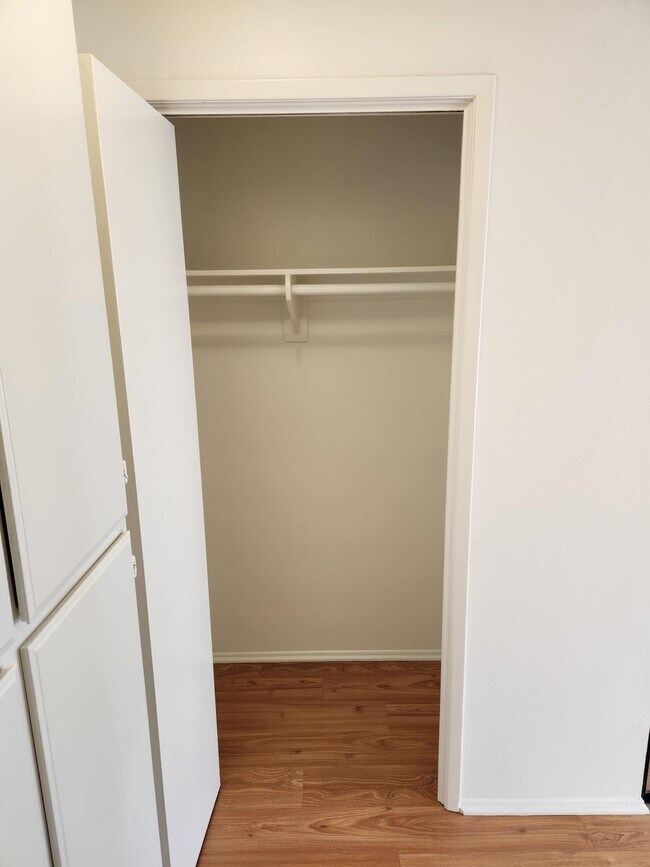 Foto del edificio - 132 Clark Dr