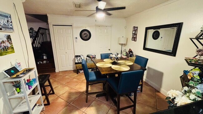 Foto del edificio - 245 Woodland Rd