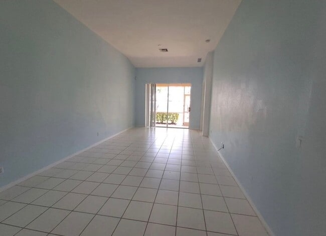Building Photo - 7880 Lake Sawgrass Loop