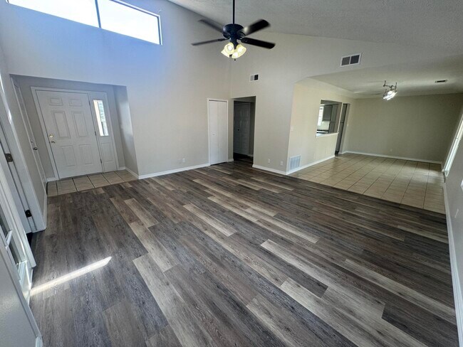 Foto del edificio - 4765 Limestone Dr NE