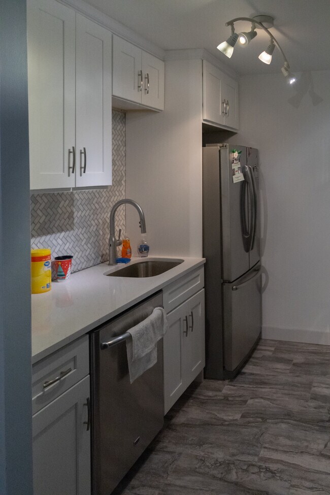 other side of kitchen - 35 Desmoines Rd