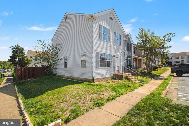 Foto del edificio - 3648 McDowell Ct