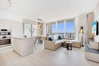 Building Photo - 4010 S Ocean Dr