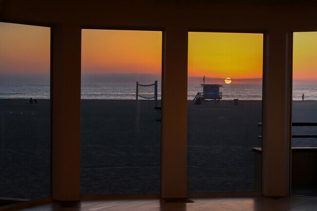 Foto del edificio - 3505 Ocean Front Walk