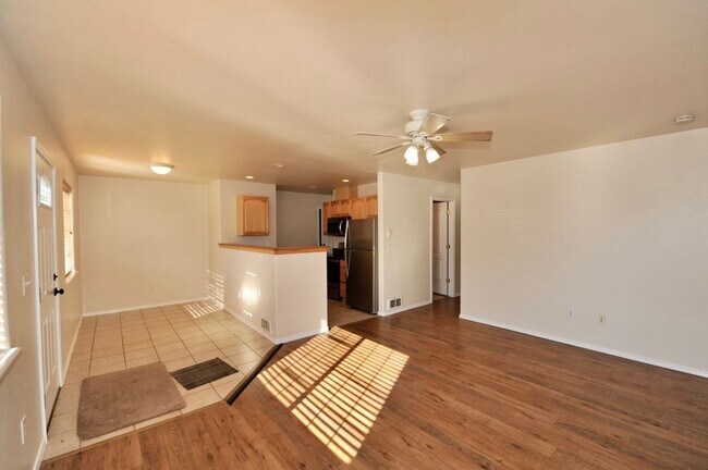 Building Photo - 3 bed 2 bath rancher duplex (stainless appliances & granite counters)