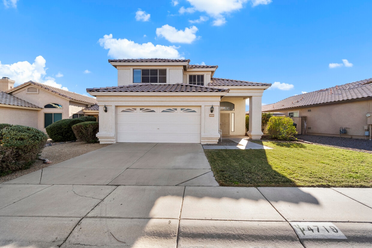 Foto principal - 4719 E Goldfinch Gate Ln