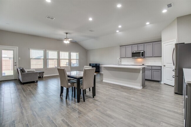Building Photo - 11441 Silver Queen Dr