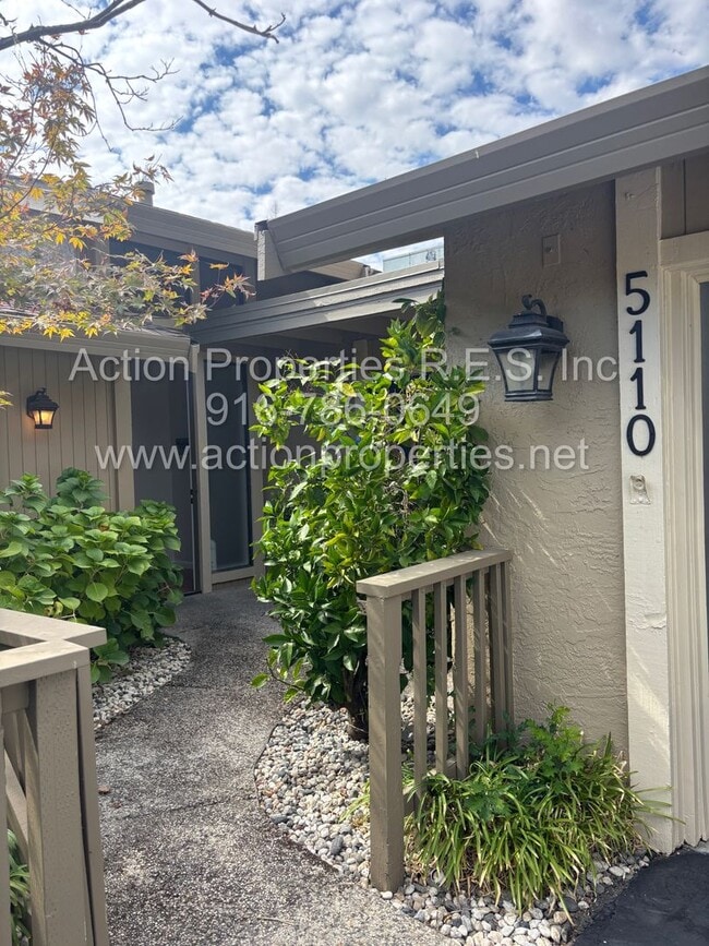 Building Photo - 5110 Village Oaks Dr