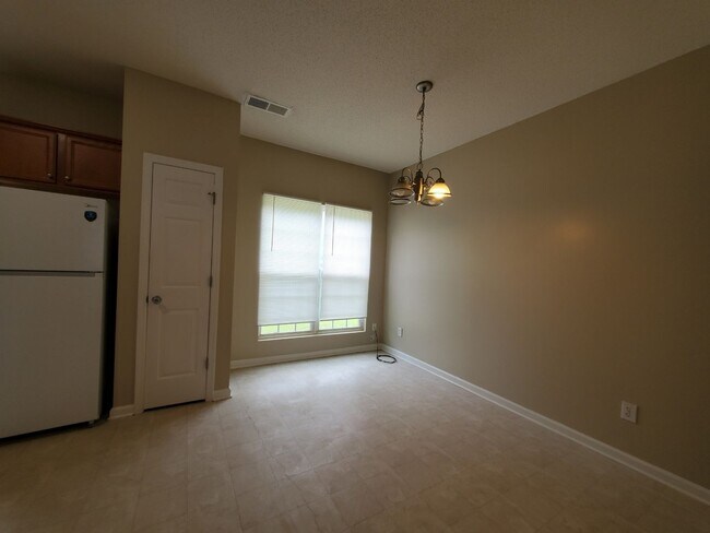 Foto del edificio - ACCEPTS SECTION 8 Open House on 08/24/25 f...