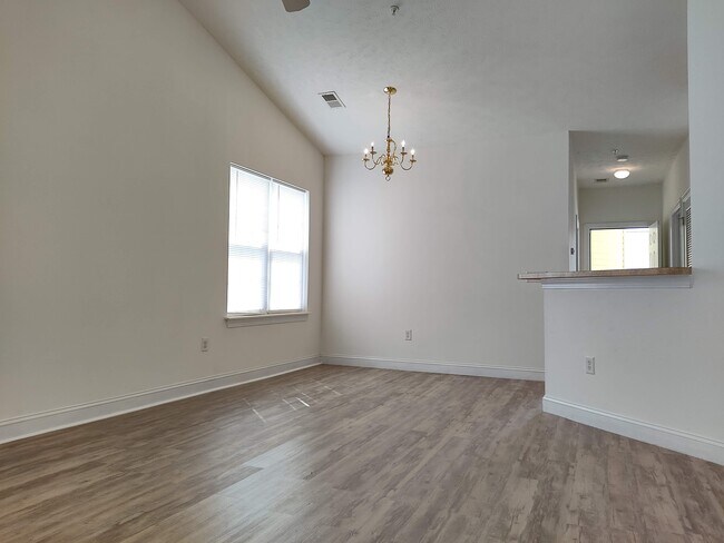Foto del edificio - 119 Fountain Pointe Ln