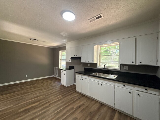 Foto del edificio - 1115 Berrywood Ave