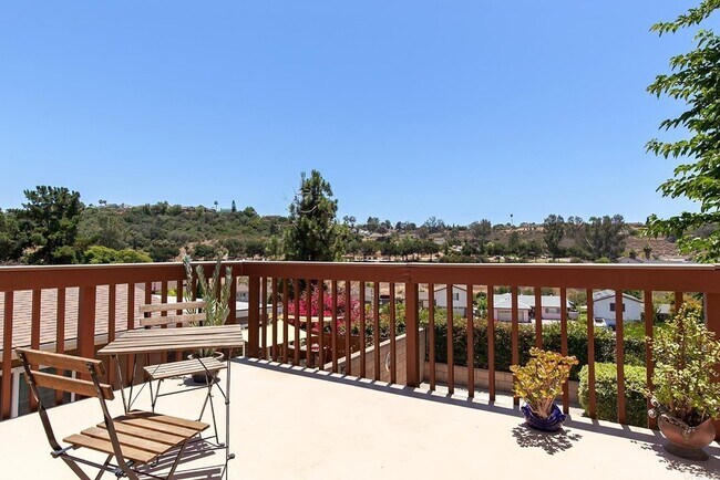 Building Photo - 7536 Rowena St