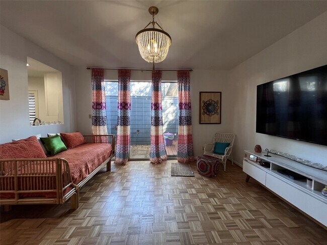 Foto del edificio - 2100 Commonwealth St