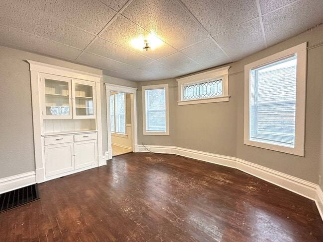 Building Photo - 422 N 27th Ave W