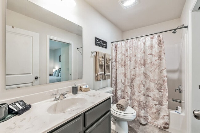 Building Photo - High Point Haven: Luxurious & Fun ~ Hot Tub