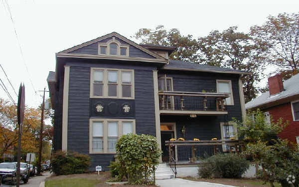 Primary Photo - 916 Myrtle St NE