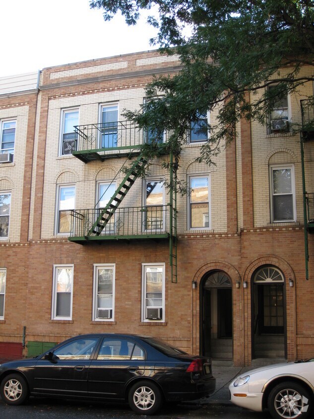 Foto del edificio - 41-37 49th St